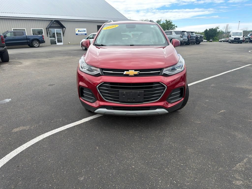 Used 2020 Chevrolet Trax LT w/ LT Convenience Package AWD/4WD image 2