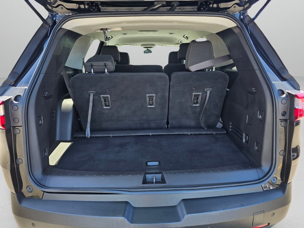Used 2021 Chevrolet Traverse LS AWD/4WD image 17