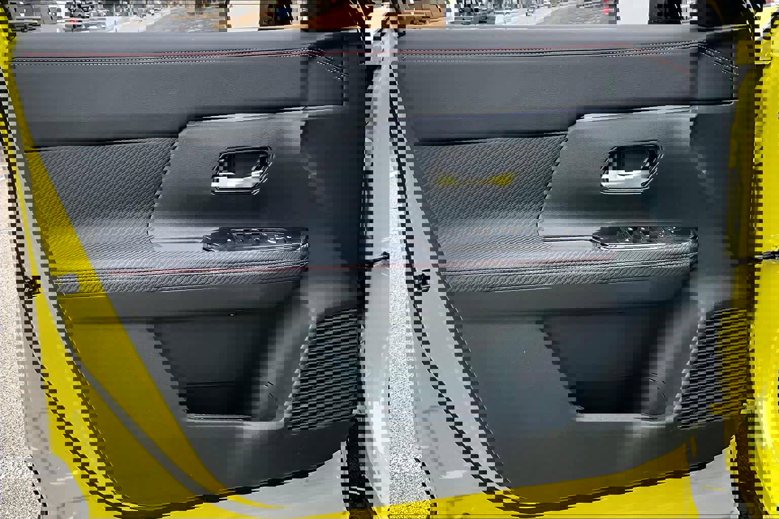 Used 2025 Nissan Kicks SR w/ Illumination Package image 21