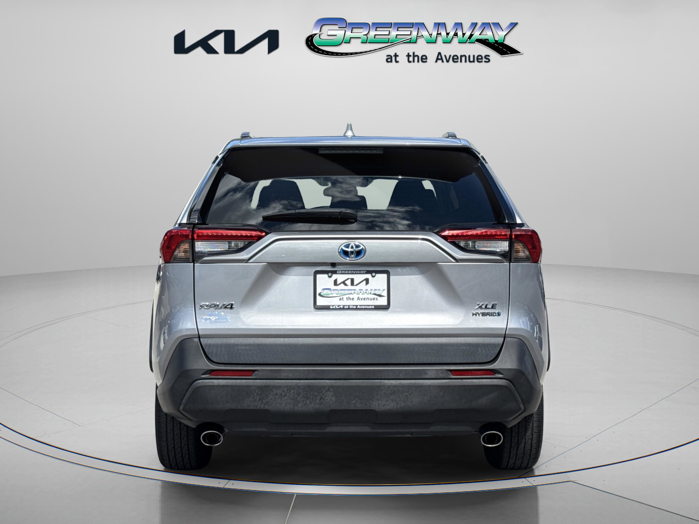 Used 2022 Toyota RAV4 XLE w/ Convenience Package AWD/4WD image 6