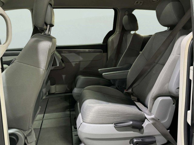 Used 2012 Volkswagen Routan S image 36
