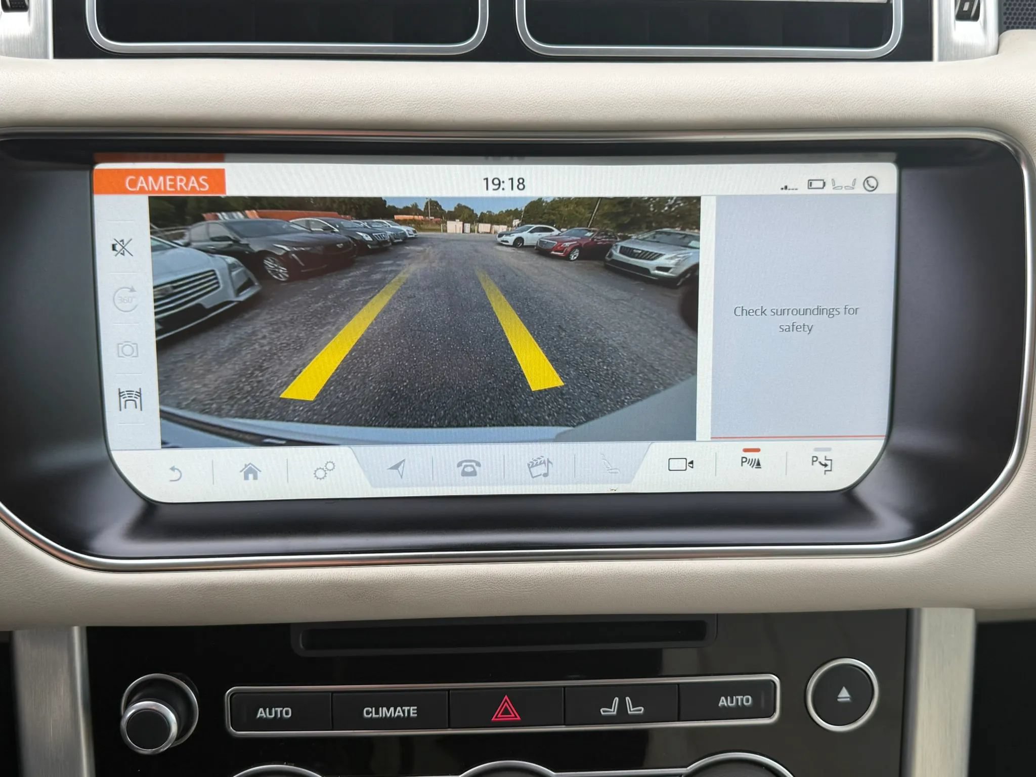 Used 2017 Land Rover Range Rover Supercharged AWD/4WD image 14