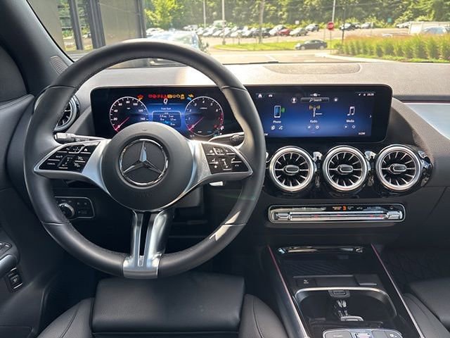 Used 2025 Mercedes-Benz GLA 250 4MATIC image 32