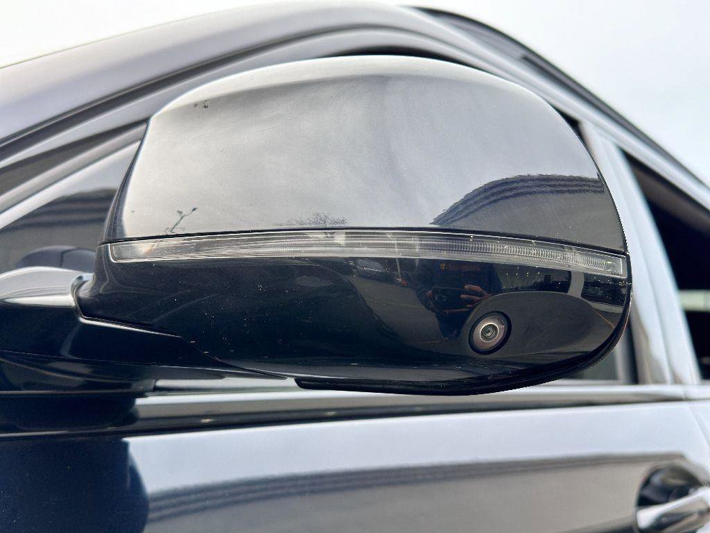 Used 2020 BMW X7 xDrive40i w/ M Sport Package image 17