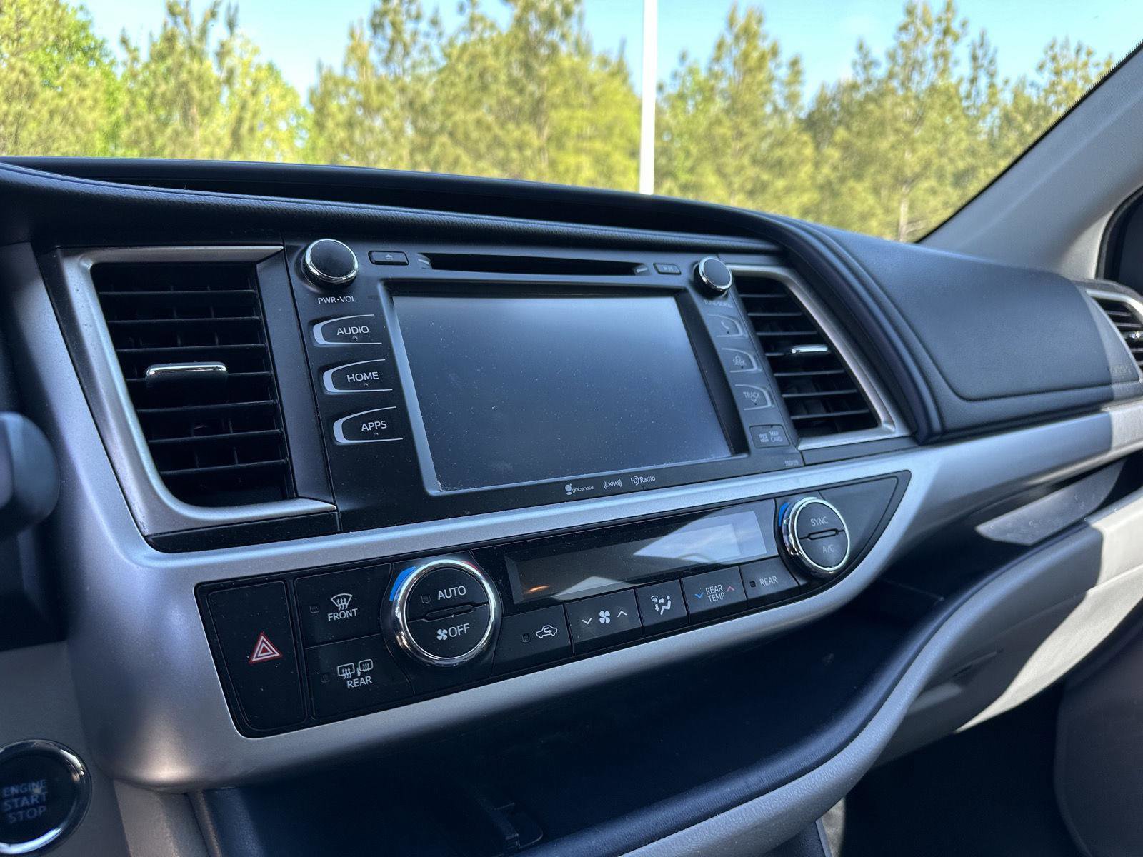 Used 2016 Toyota Highlander XLE image 12