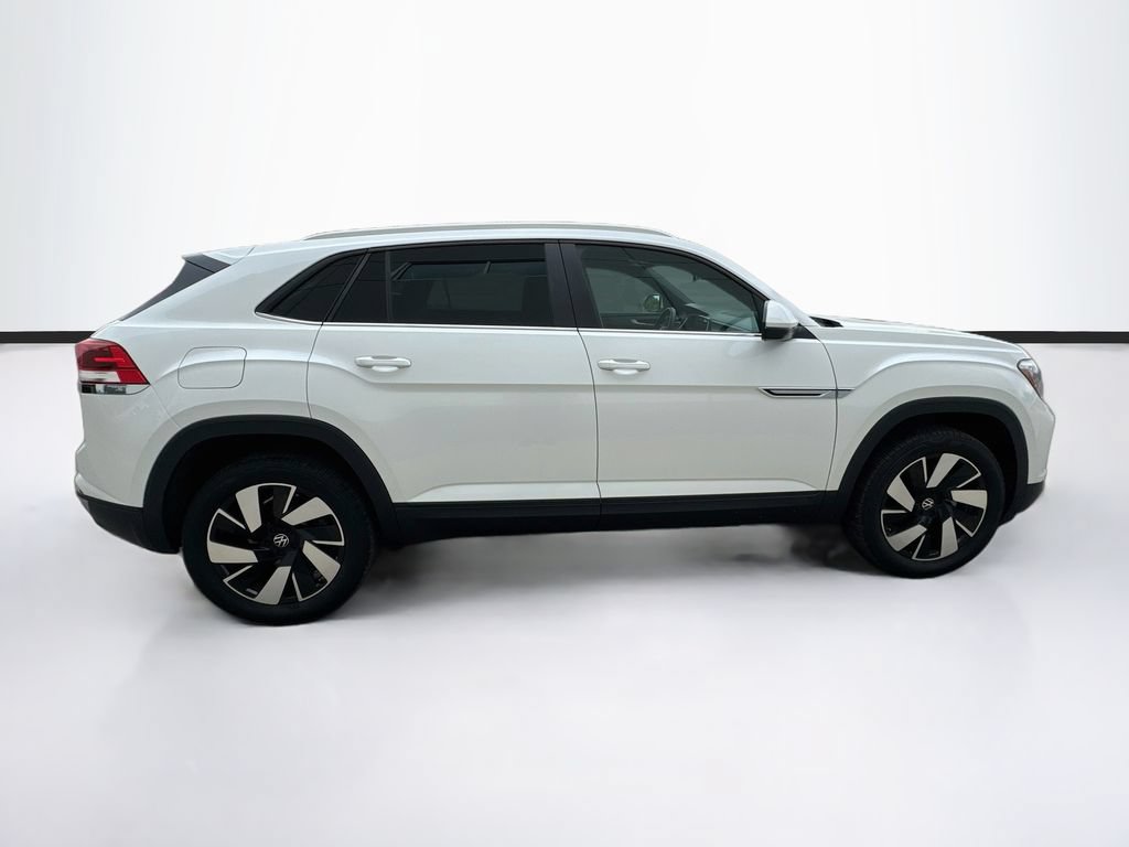 Used 2026 Volkswagen Atlas Cross Sport SE w/ Panoramic Sunroof Package AWD/4WD image 4
