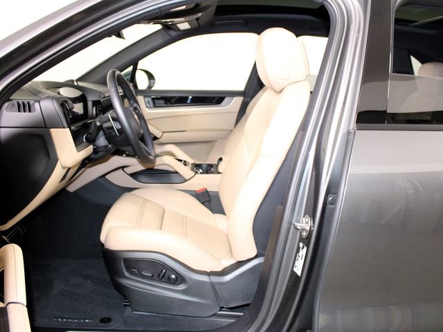 Certified 2025 Porsche Cayenne AWD/4WD image 5