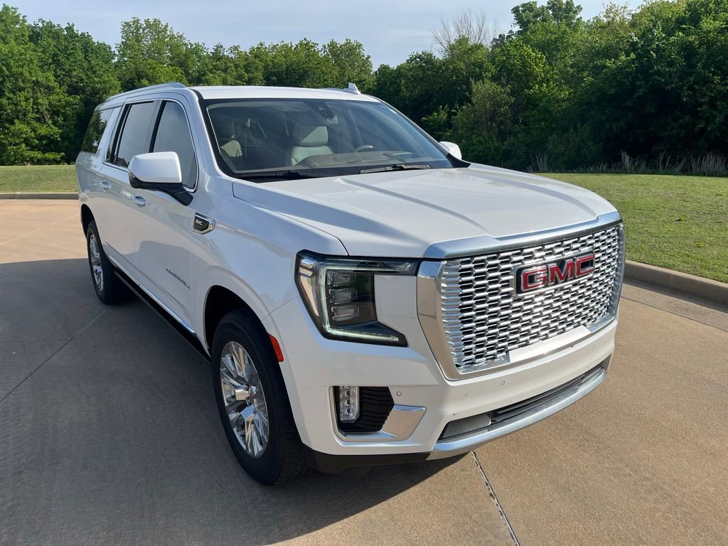 Used 2022 GMC Yukon XL Denali AWD/4WD image 7