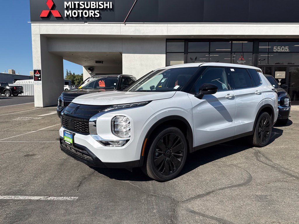 New 2026 Mitsubishi Outlander LE FWD image 4