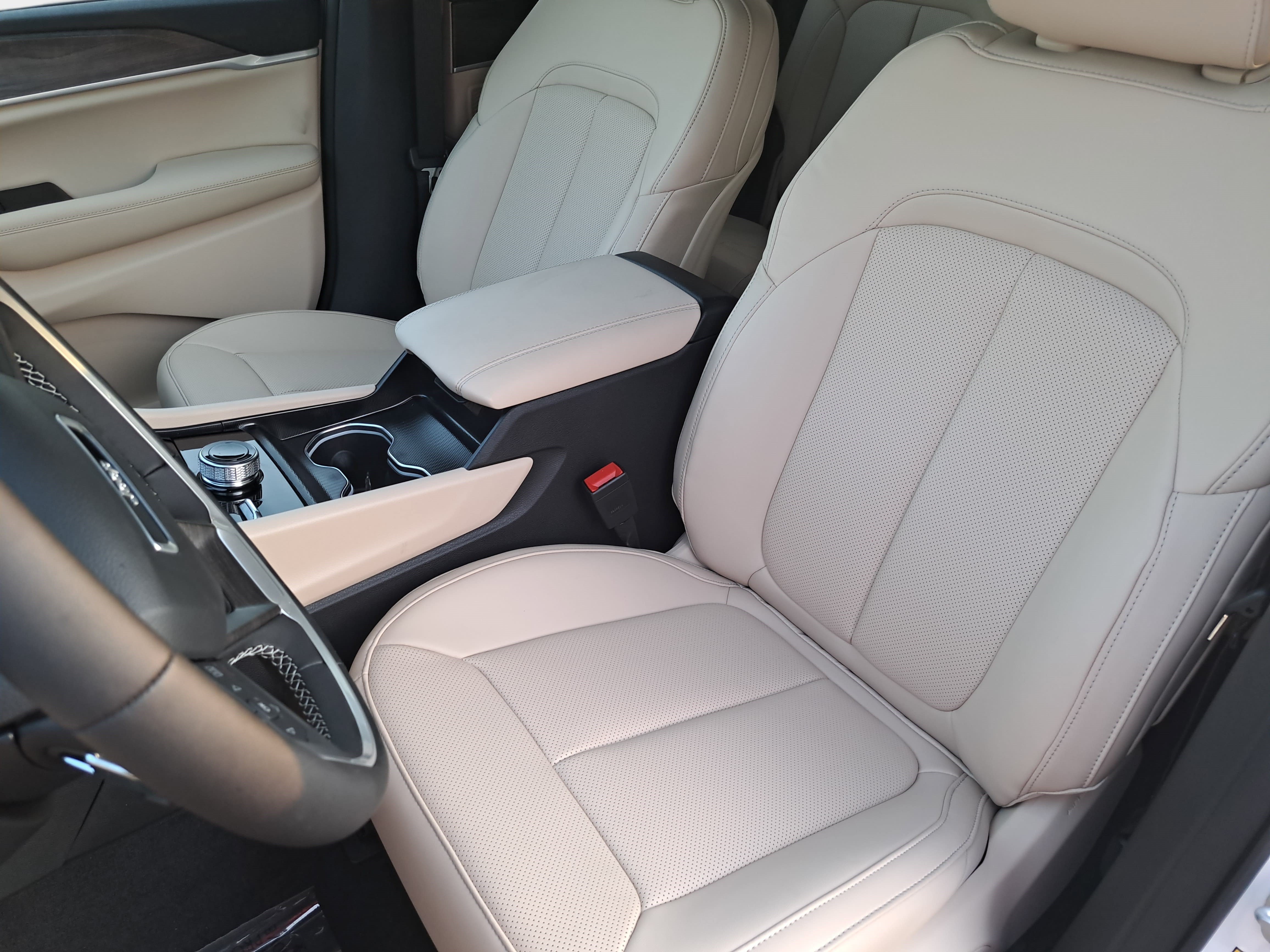 New 2026 Jeep Grand Cherokee Limited w/ Luxury Tech Group II AWD/4WD image 15