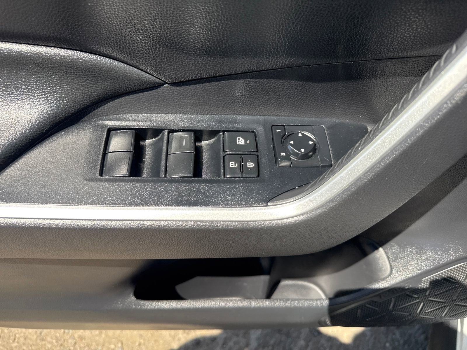 Used 2020 Toyota RAV4 XLE w/ All Weather Liner Package AWD/4WD image 12