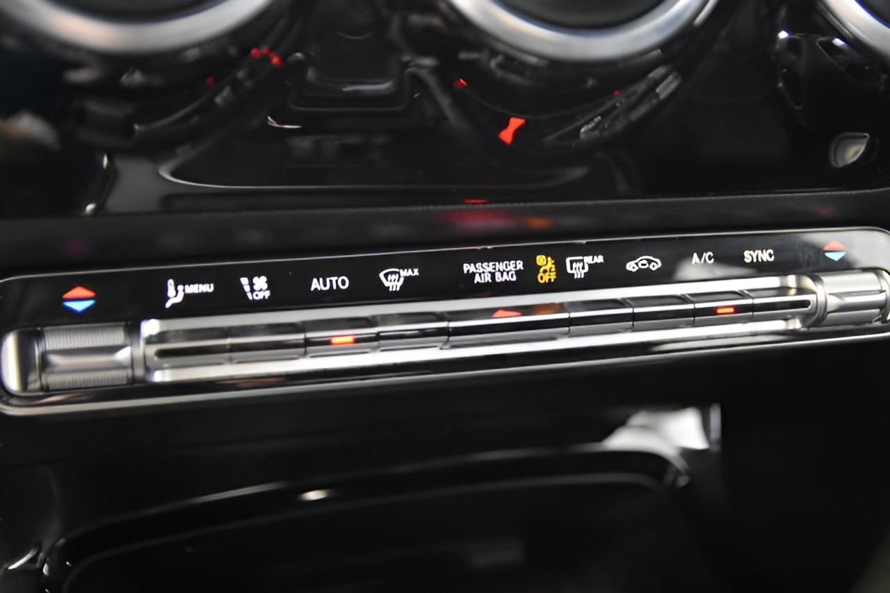 Used 2025 Mercedes-Benz CLA 250 image 28