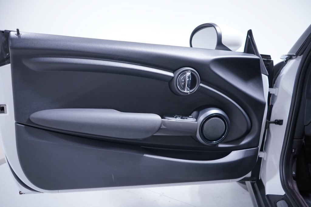 Used 2024 MINI Cooper 2-Door Hardtop FWD image 17