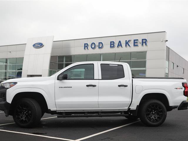 Used 2026 Chevrolet Colorado W/T AWD/4WD image 3