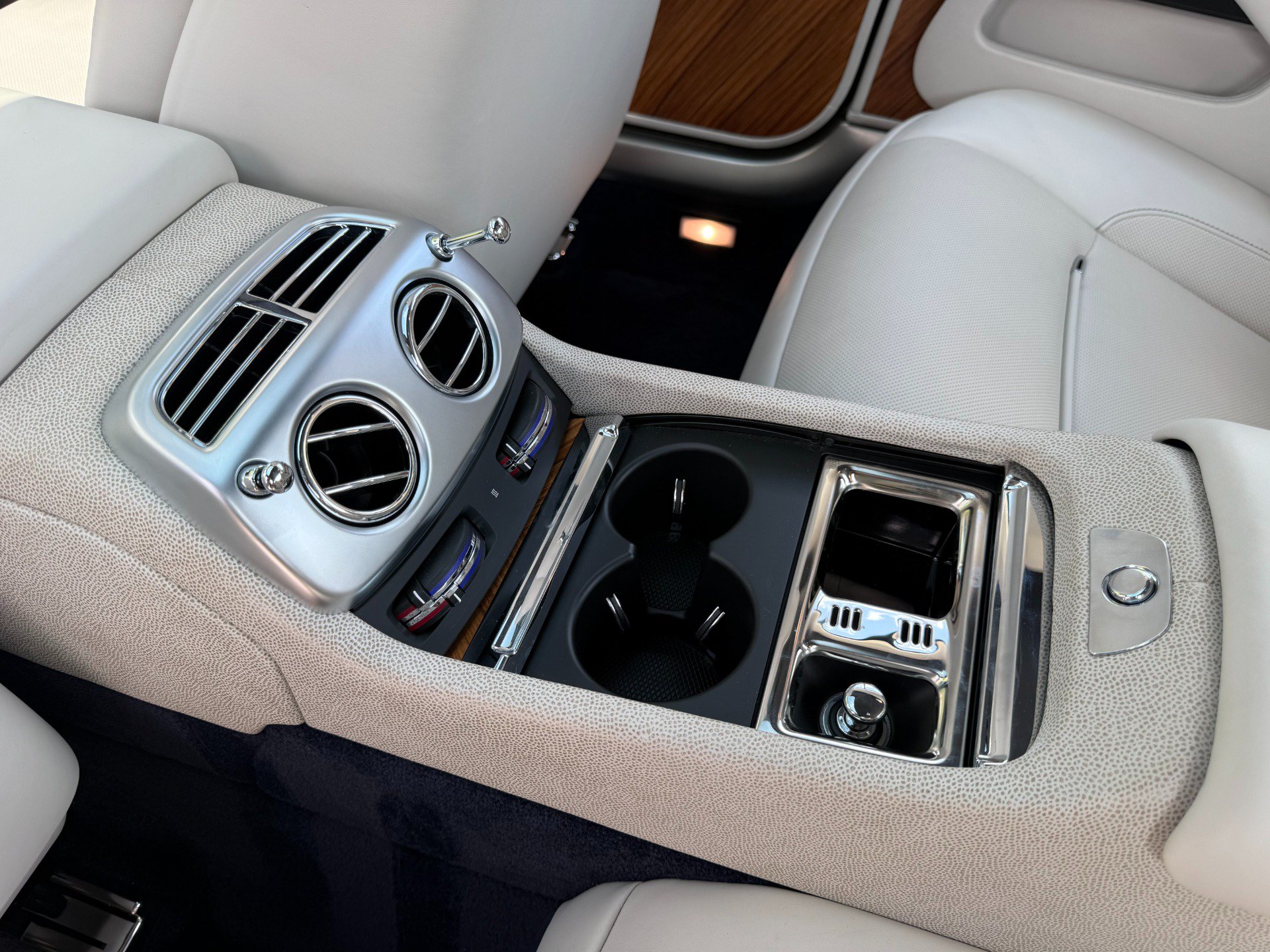 Used 2015 Rolls-Royce Wraith RWD image 14