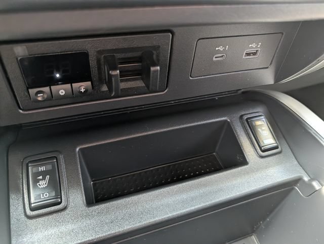 Used 2020 Nissan Titan SV w/ SV Convenience Package RWD image 27
