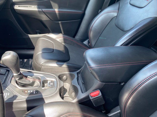 Used 2020 Jeep Cherokee Trailhawk w/ Cold Weather Group AWD/4WD image 19