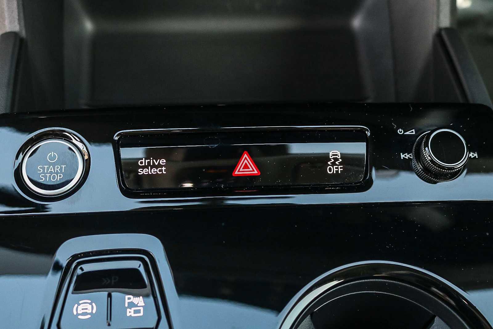 Used 2025 Audi Q6 e-tron Premium w/ Convenience Package image 25