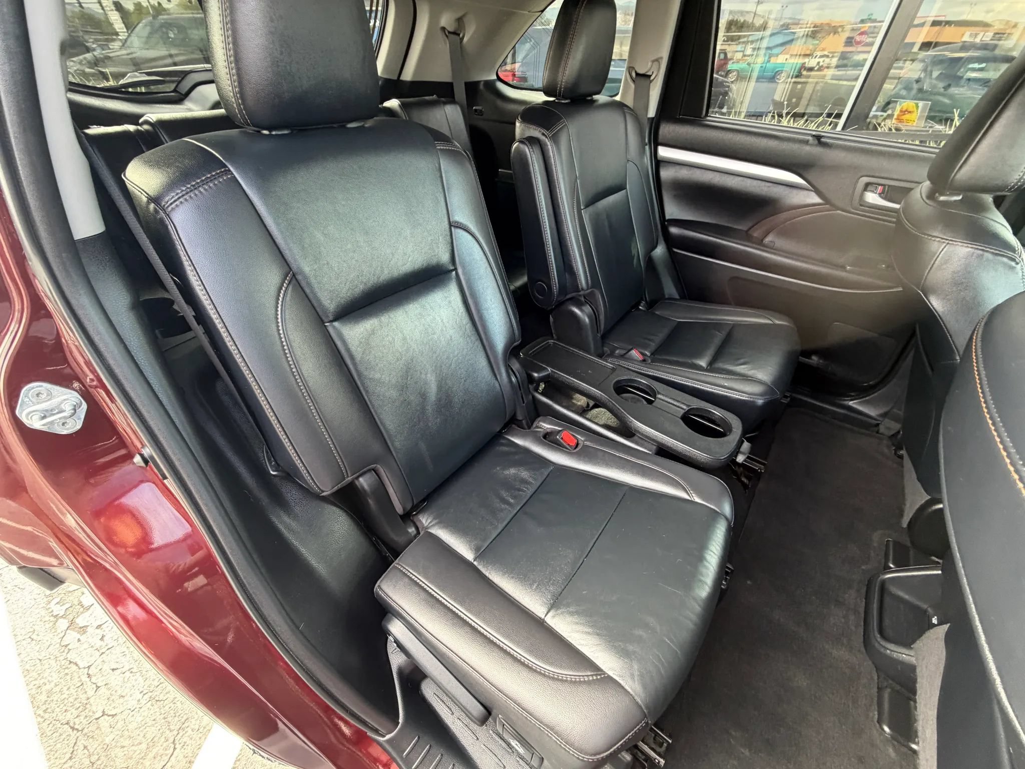 Used 2019 Toyota Highlander XLE FWD image 17