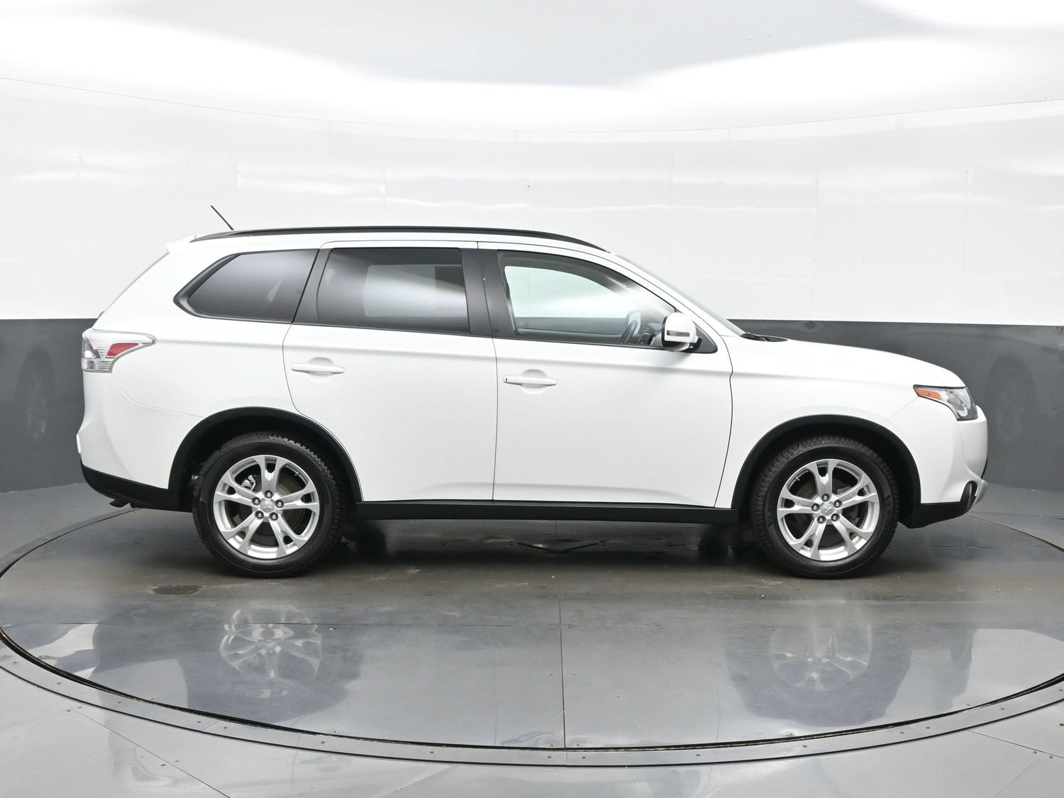 Used 2015 Mitsubishi Outlander SE AWD/4WD image 7