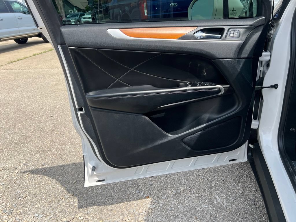 Used 2019 Lincoln MKC Reserve w/ MKC Technology Package FWD image 11