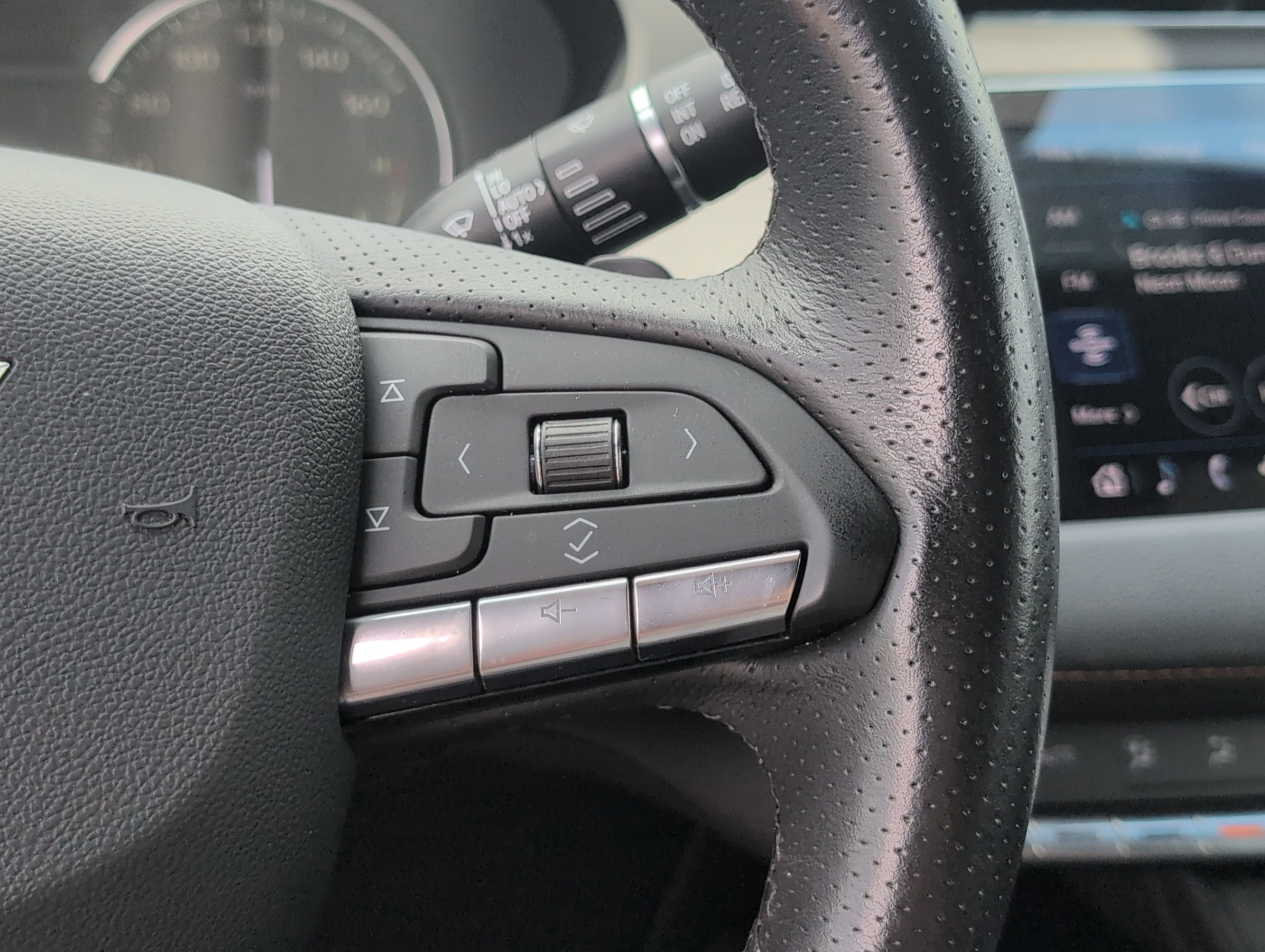 Certified 2022 Cadillac XT4 Sport w/ Enhanced Visibility Package FWD image 26