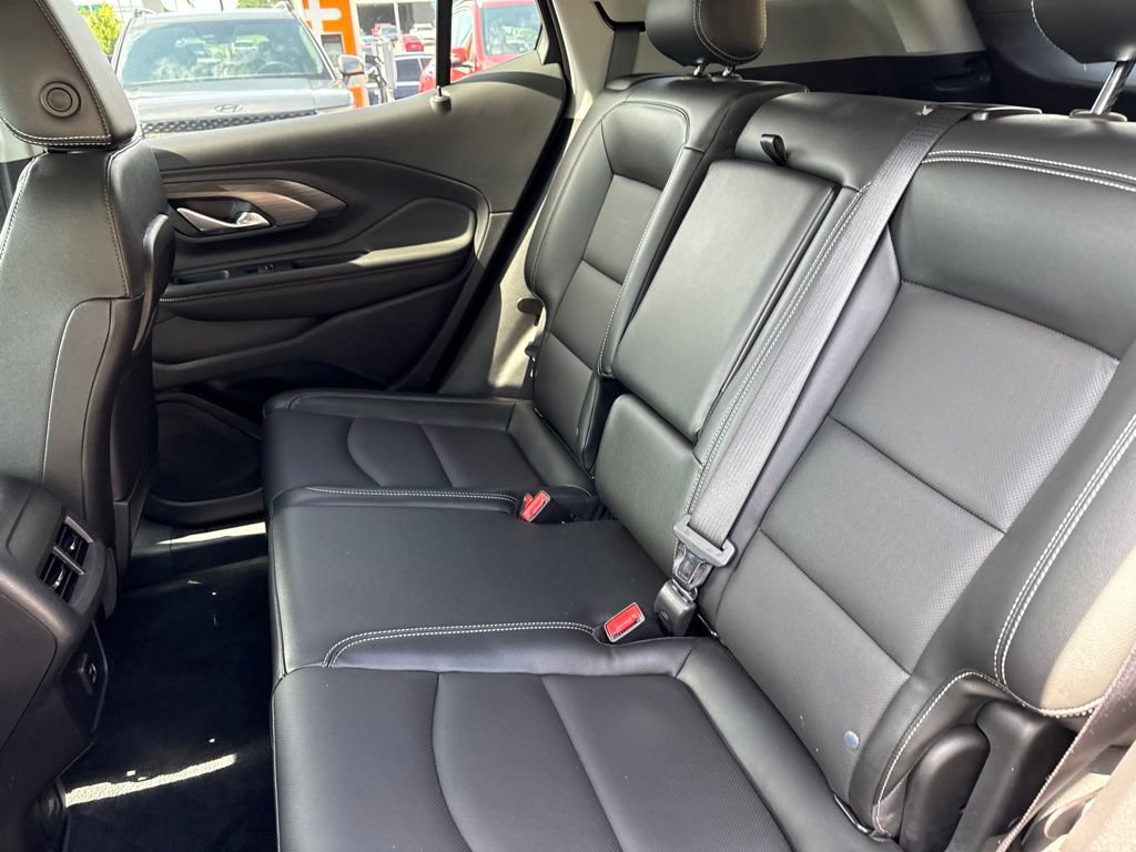 Used 2024 GMC Terrain SLT FWD image 17