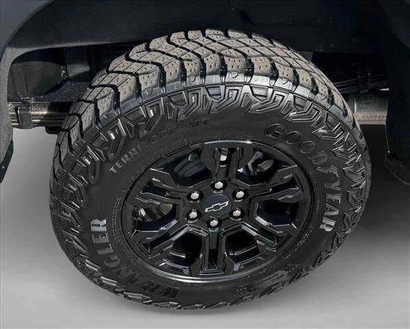 Used 2023 Chevrolet Silverado 1500 ZR2 w/ Technology Package AWD/4WD image 9