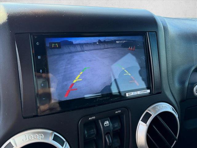 Used 2015 Jeep Wrangler Unlimited Rubicon w/ Connectivity Group AWD/4WD image 7