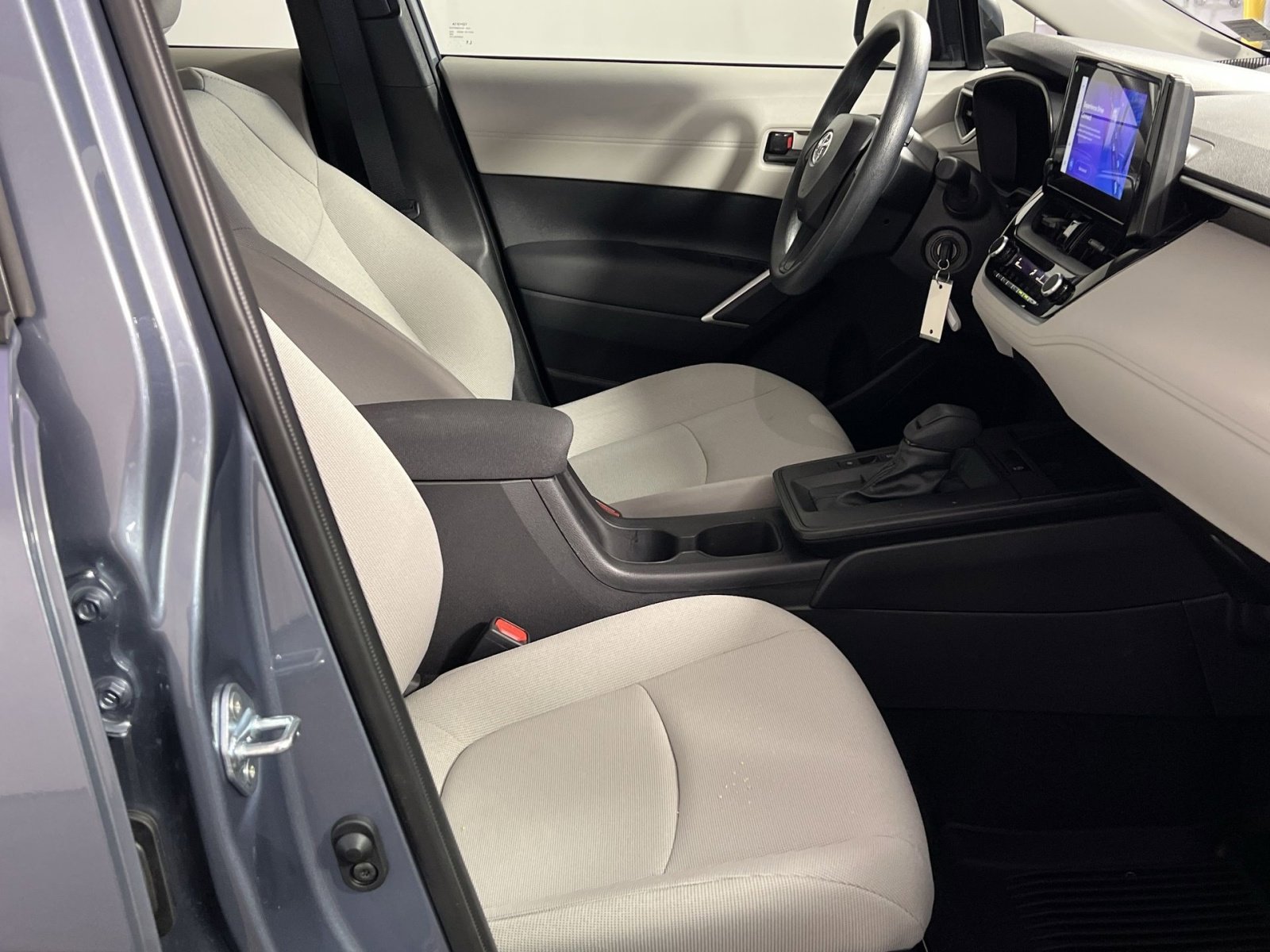 Used 2026 Toyota Corolla Cross L image 28