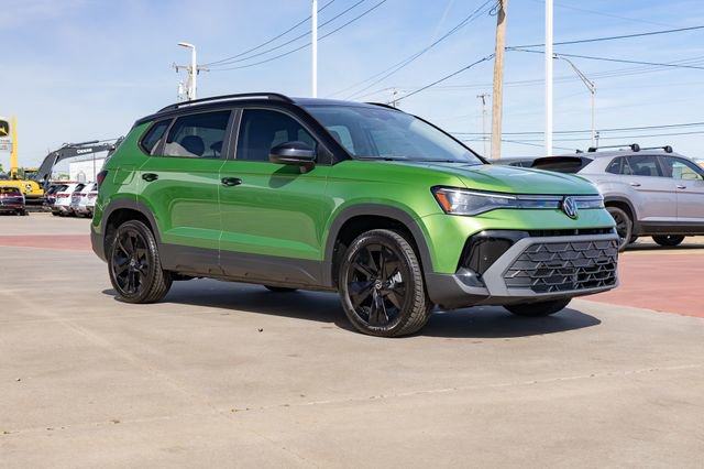 New 2026 Volkswagen Taos SE image 8