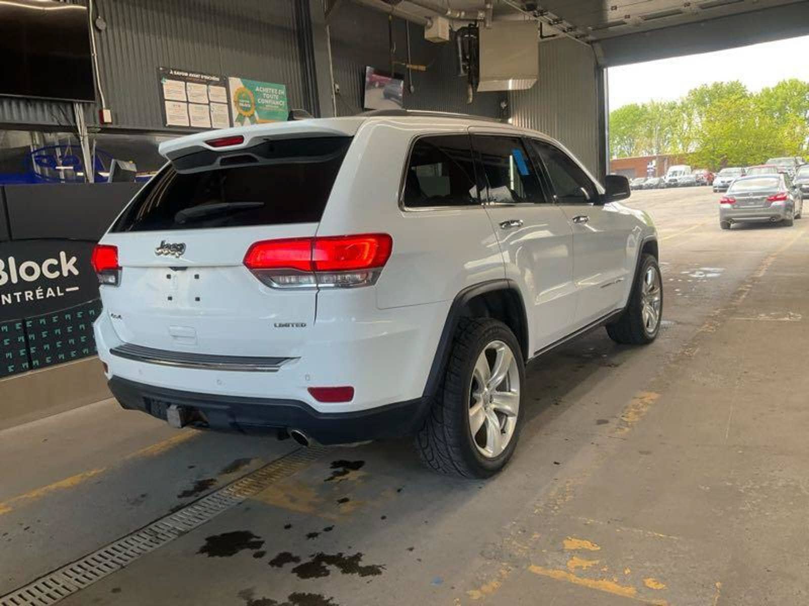 Used 2015 Jeep Grand Cherokee Limited AWD/4WD image 3