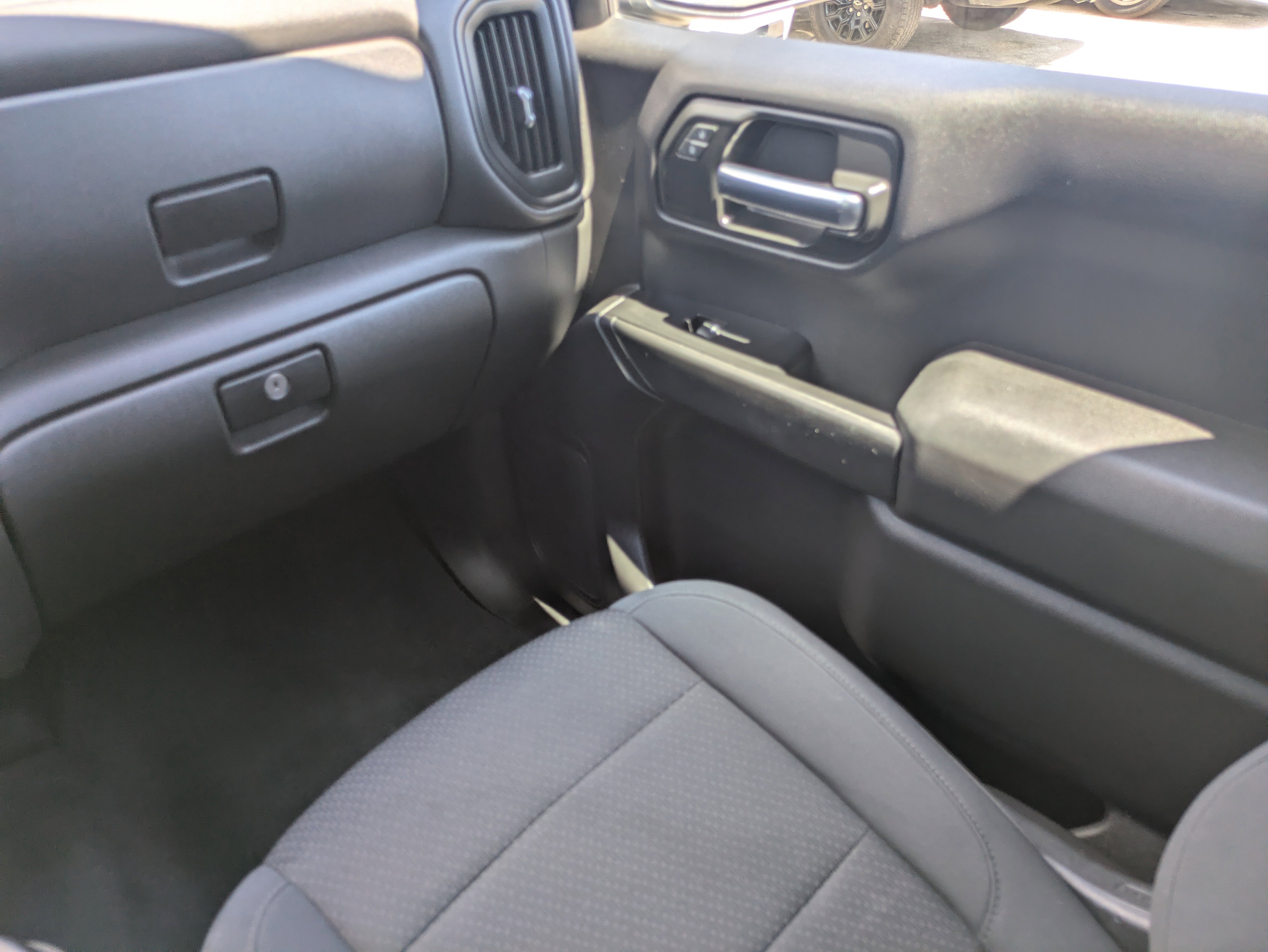 Used 2020 Chevrolet Silverado 1500 Custom Trail Boss w/ Custom Convenience Package AWD/4WD image 9