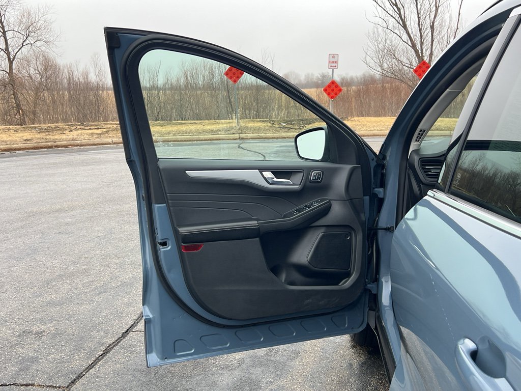 Used 2025 Ford Escape Platinum image 10