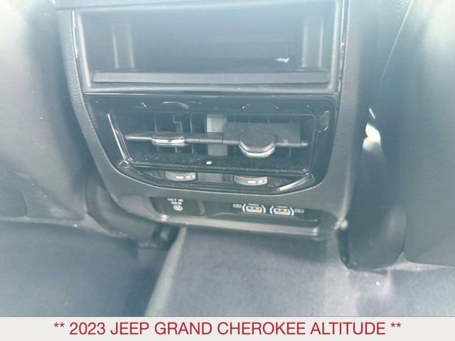 Used 2023 Jeep Grand Cherokee Altitude AWD/4WD image 11
