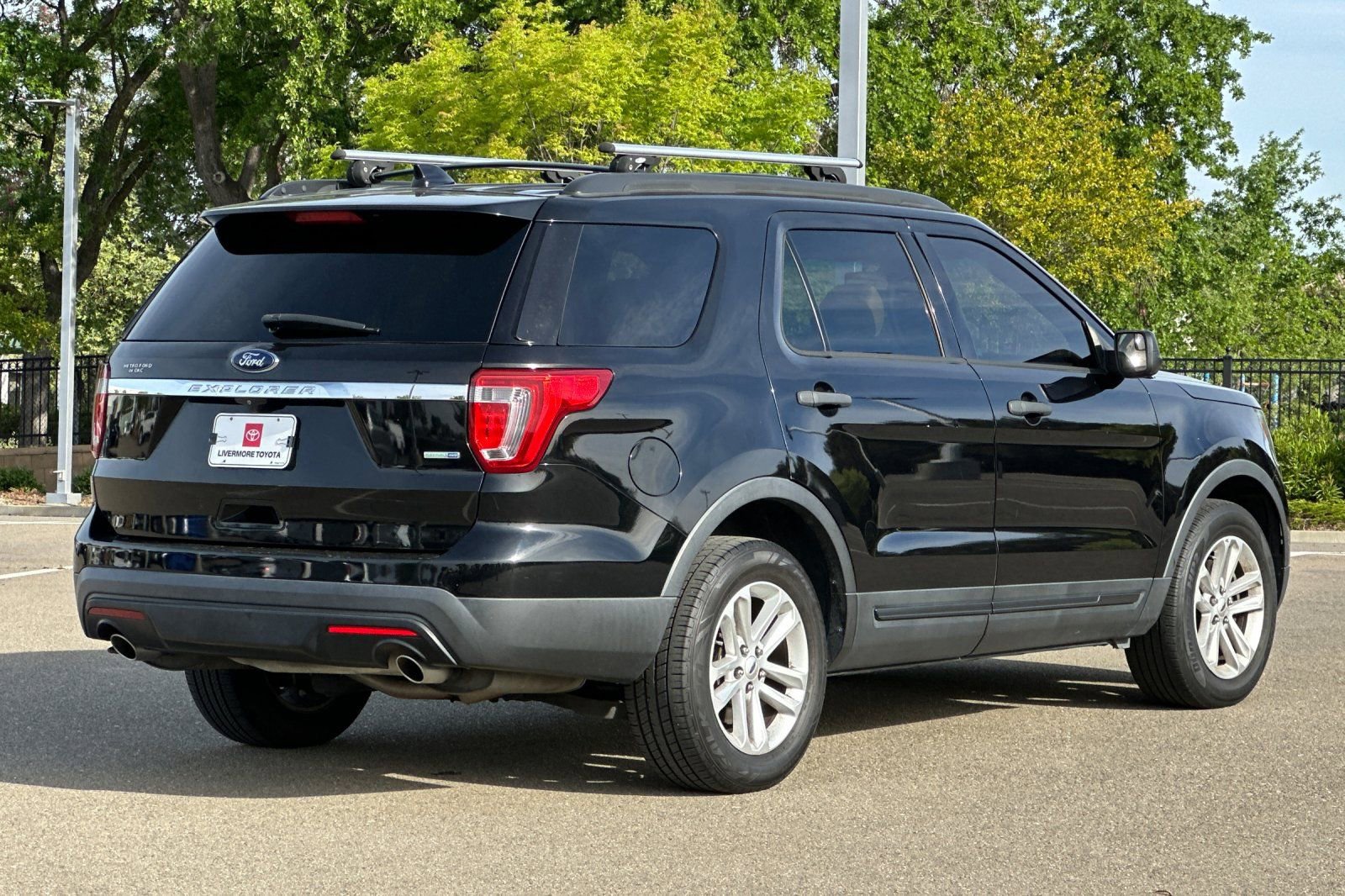 Used 2017 Ford Explorer FWD image 4