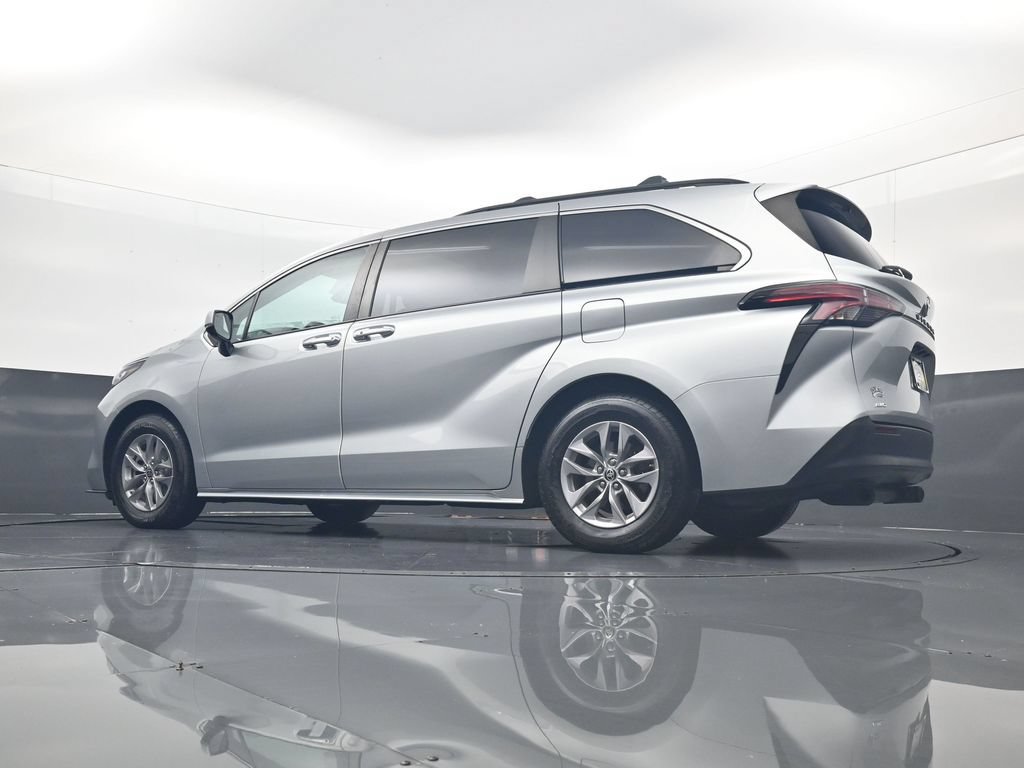Used 2022 Toyota Sienna XLE w/ XLE Plus Package AWD/4WD image 29