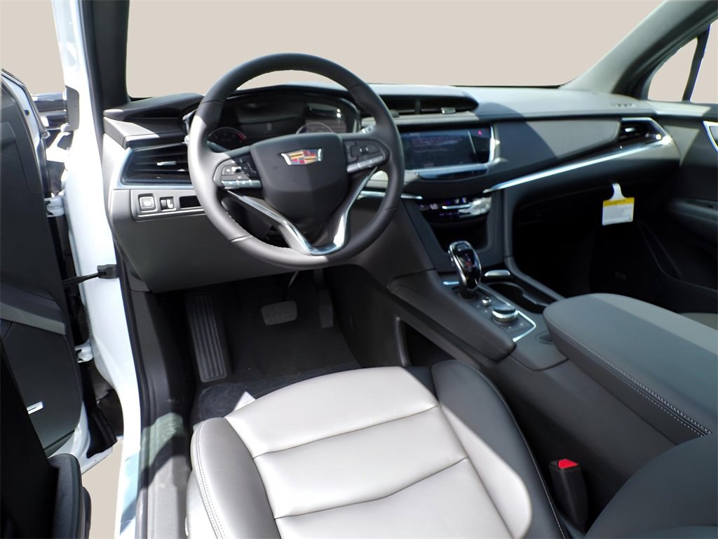 New 2025 Cadillac XT6 Luxury image 10