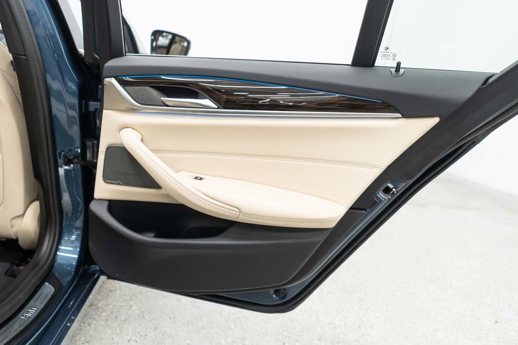 Used 2023 BMW 530e xDrive w/ Premium Package image 31