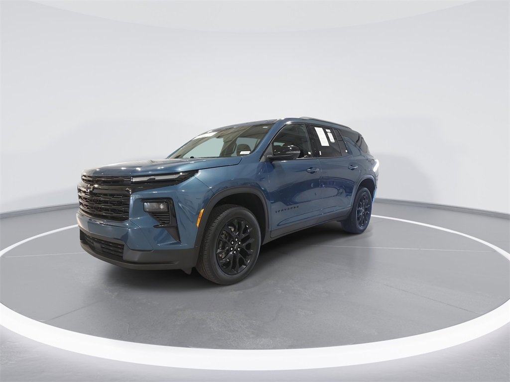 Used 2025 Chevrolet Traverse LT w/ Midnight/Sport Edition image 4