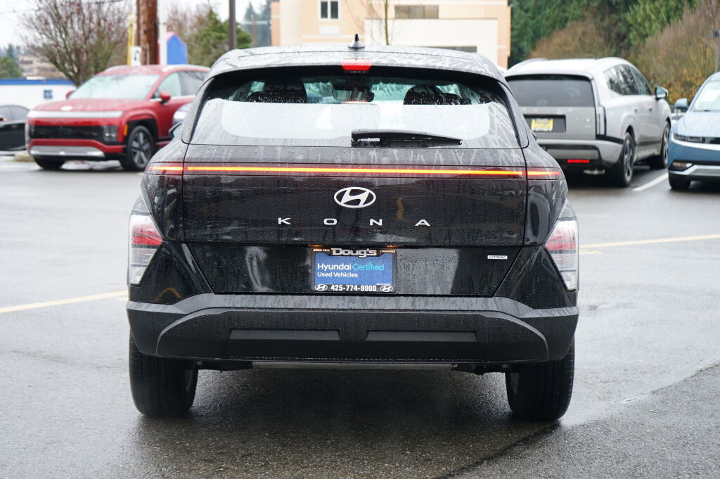 Used 2024 Hyundai Kona SE image 4
