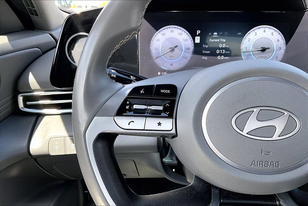 Used 2025 Hyundai Elantra SEL FWD image 11