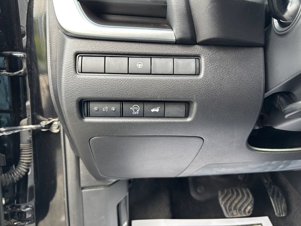 Used 2024 Nissan Rogue SV FWD image 31