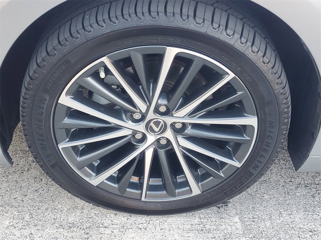 Used 2022 Lexus ES 350 w/ Premium Package image 4