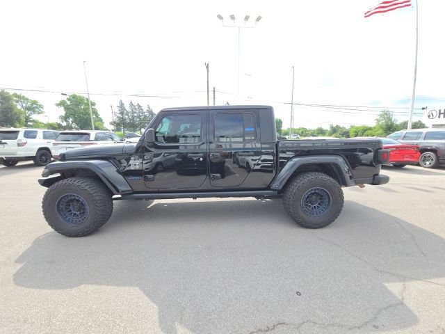Used 2023 Jeep Gladiator Sport AWD/4WD image 11
