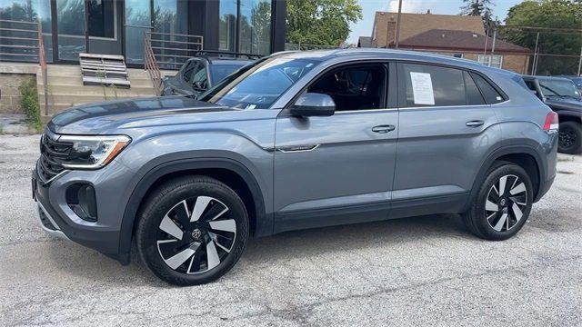 Used 2024 Volkswagen Atlas Cross Sport SE image 3