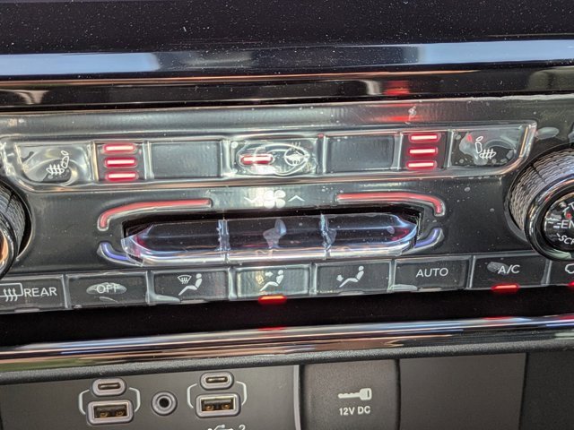 New 2025 Jeep Grand Cherokee Limited w/ Black Appearance Package image 25