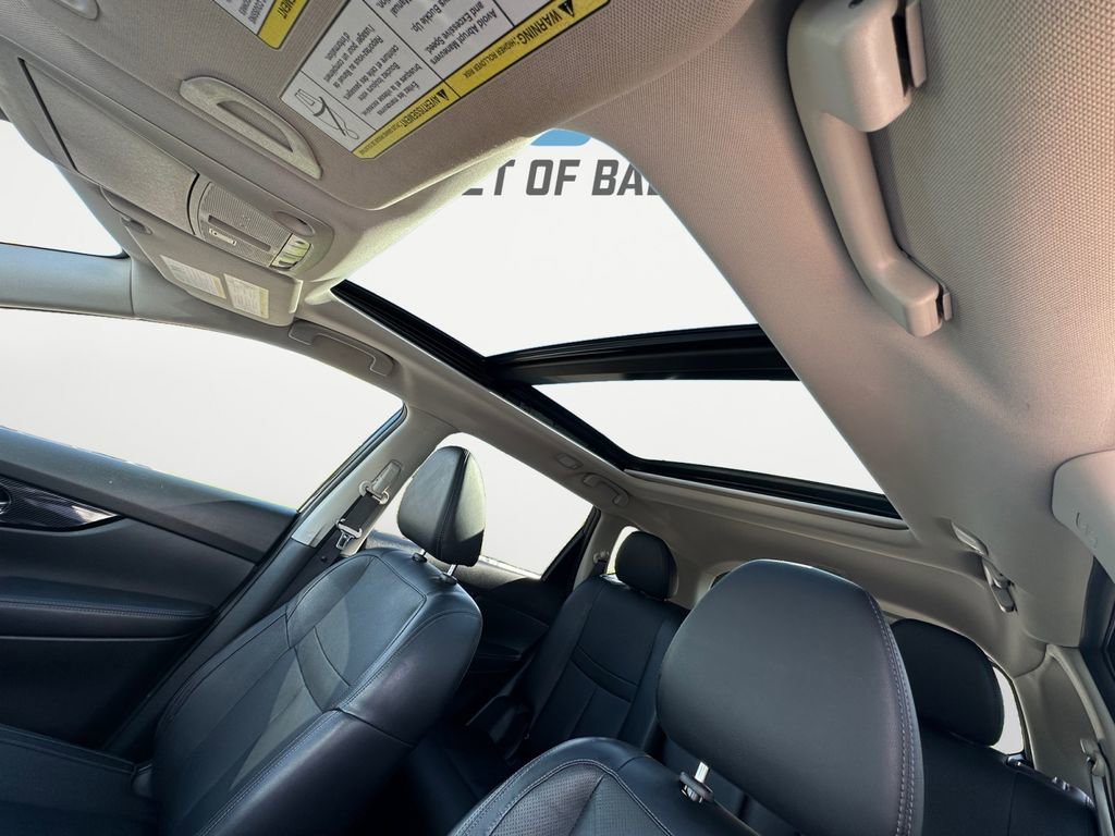 Used 2017 Nissan Rogue SL w/ SL Premium Package image 18