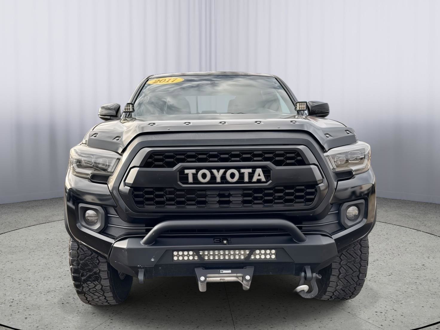 Used 2017 Toyota Tacoma Limited w/ Tow Package image 17