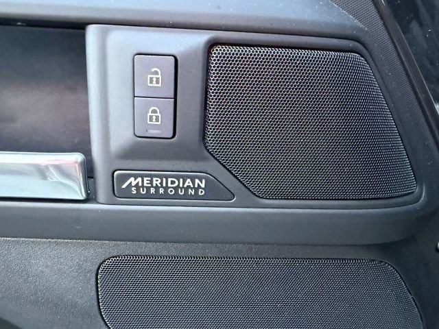 Used 2025 Land Rover Defender 110 X-Dynamic SE image 16